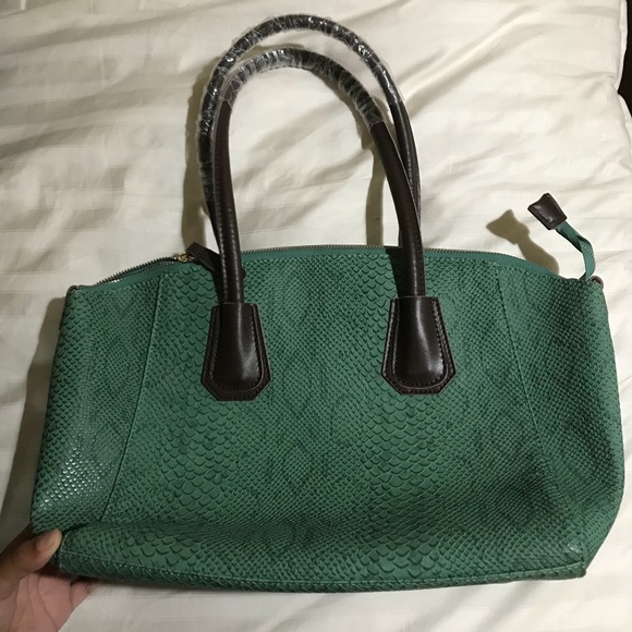 Green Python Pattern Tote - Picture 2 of 4
